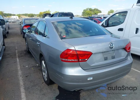 2012 Volkswagen Passat 2.5L Se из США, поврежденный, VIN 1VWBP7A38CC004478
